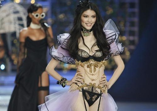 Su that sau ve long lay cua thien than Victoria's Secret hinh anh