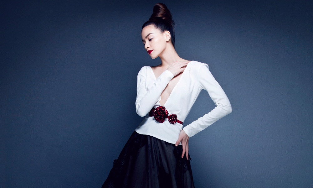 Ho Ngoc Ha - Tin do street style nghien mau trung tinh hinh anh