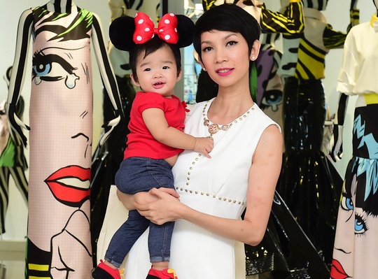 Con gai Xuan Lan mac sanh dieu cung me du su kien hinh anh