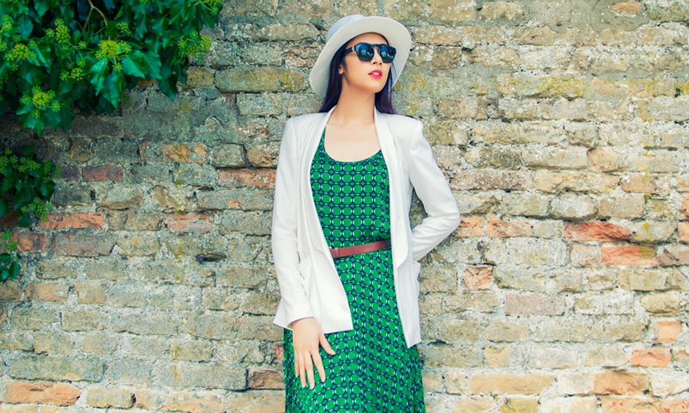 Ngoc Han dien street style duyen dang tren duong pho Venice hinh anh