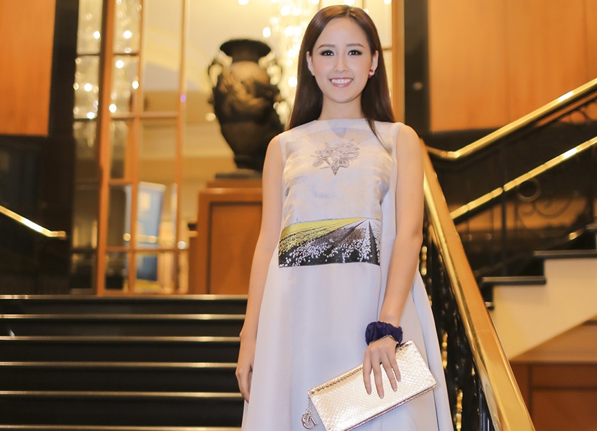 Mai Phuong Thuy dien vay 200 trieu du tiec o Singapore hinh anh