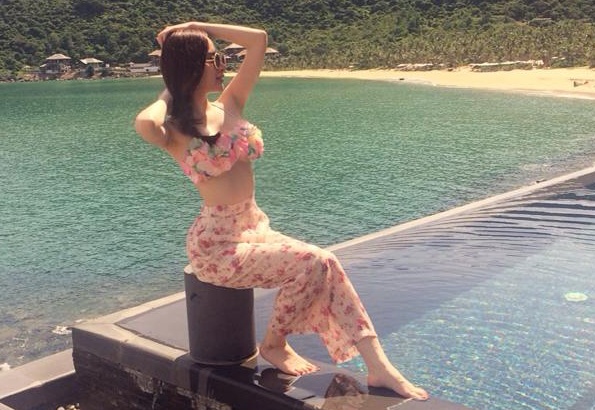 Angela Phuong Trinh mac bikini goi cam tren bien Da Nang hinh anh