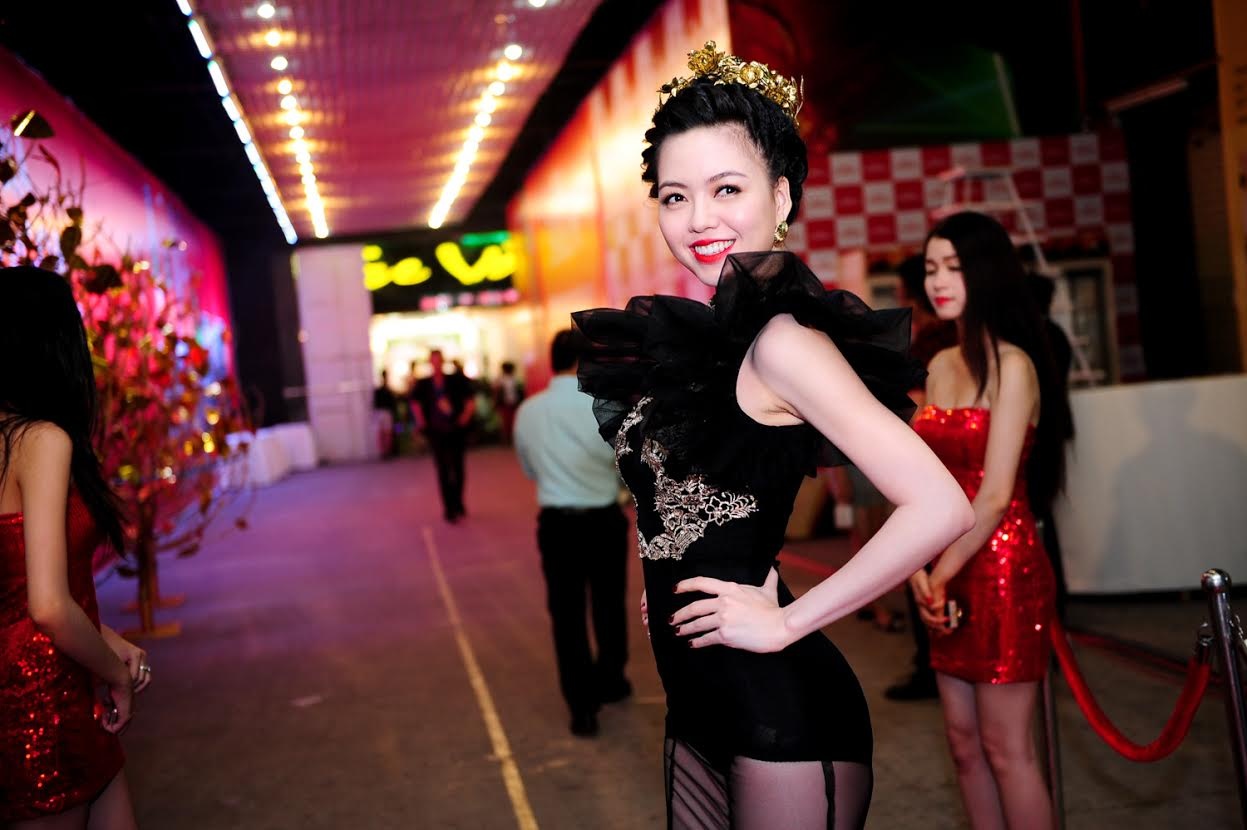 Nguoi dep Vbiz an van loe loet, sen sam nhat tuan hinh anh