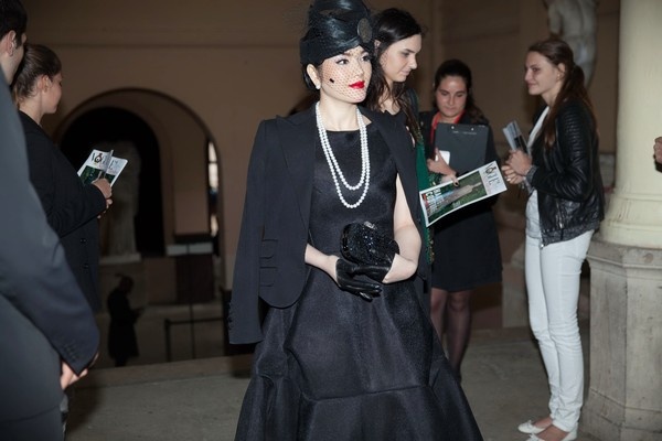 Hình ảnh sang trọng, quý phái của Lý Nhã Kỳ lọt mắt xanh phó Chủ tịch Đại học Nghệ thuật Mỹ.