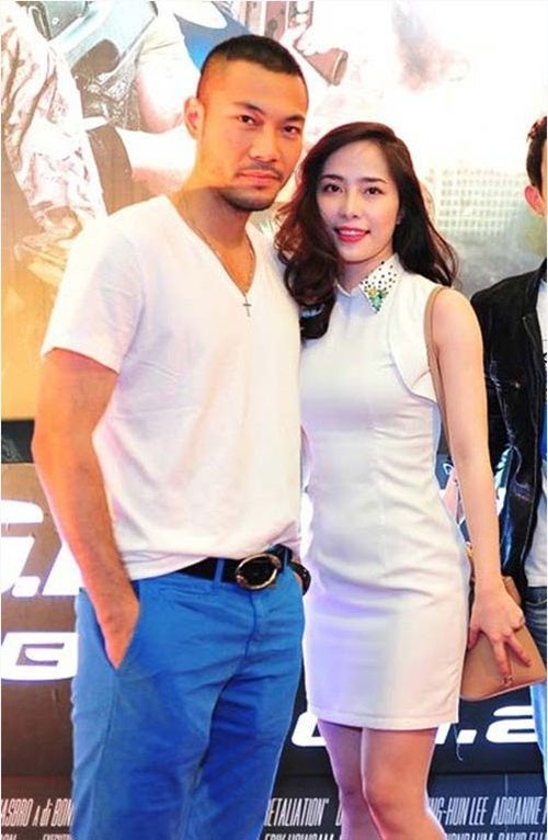 Dù diện tông màu trắng đơn giản, cả hai vẫn rất nổi bật nhờ ngoại hình ưa nhìn.