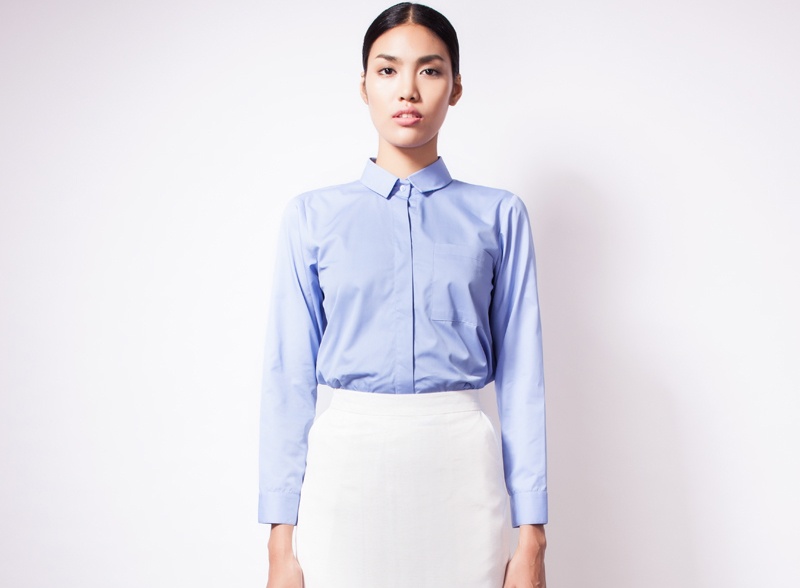 Lan Khue mang dep le dien vay tap de phong khoang hinh anh