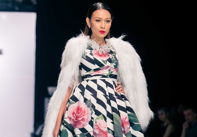 Dieu Huyen dien ao long thu tu tin catwalk giua mua he hinh anh