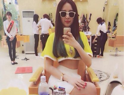 3 phong cach doi thuong sexy cua Phuong Trinh hinh anh