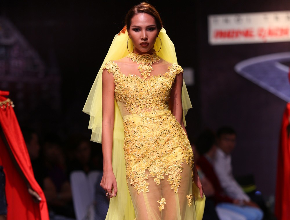 Trao luu vay da hoi anh nhu vang ngap tran san dien Viet hinh anh