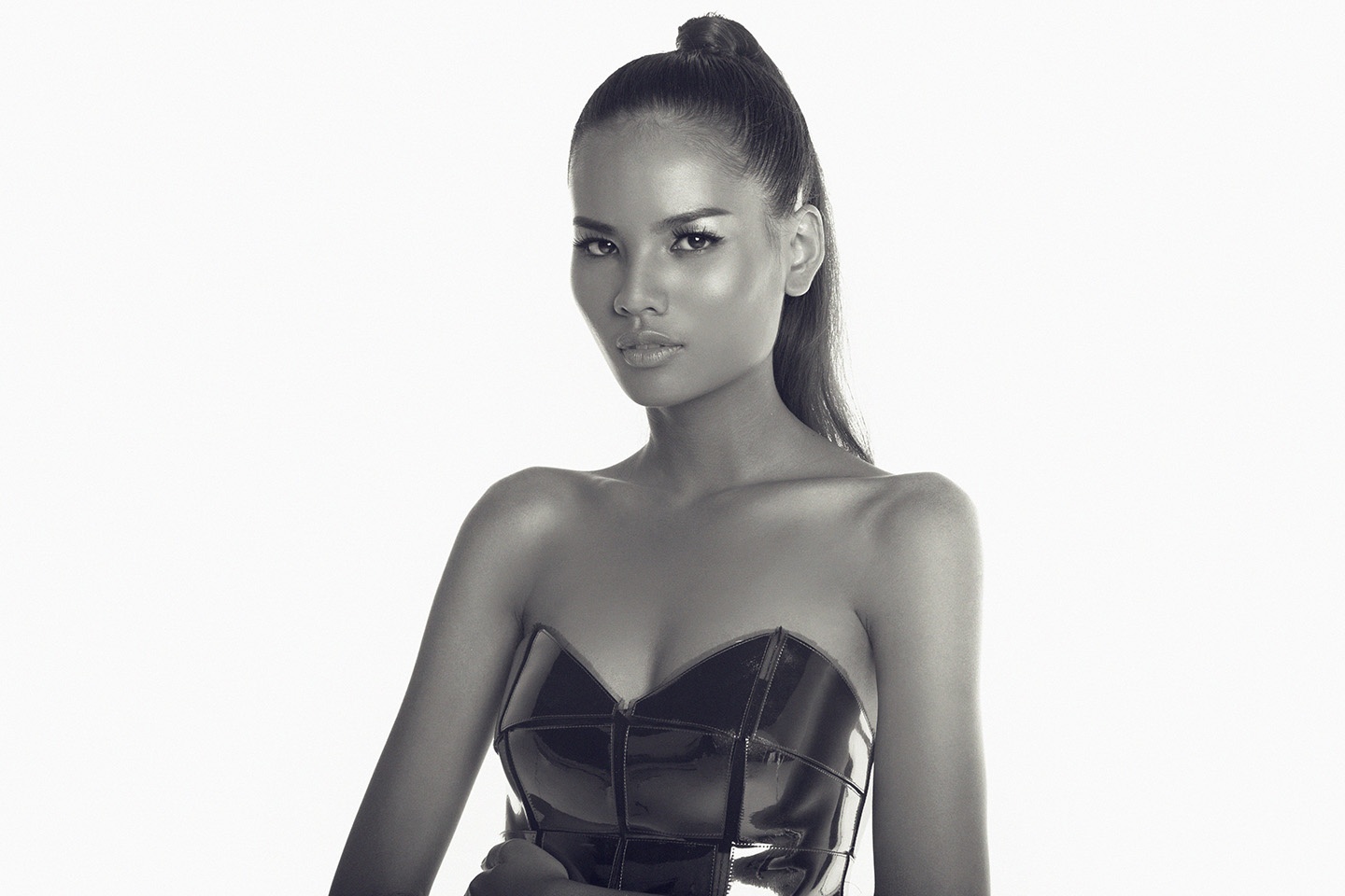 Thu khoa DH Ngoai thuong Ha Noi duoc so sanh voi Tyra Banks hinh anh