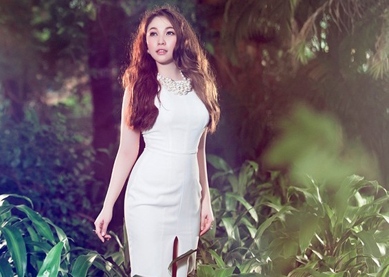 Quynh Thu tang 8kg van tu tin chup anh khoe dang sexy hinh anh