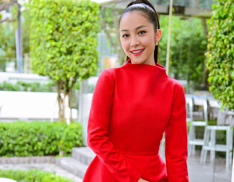 Linh Nga dien dam do kieu cach khoe dang chuan hinh anh