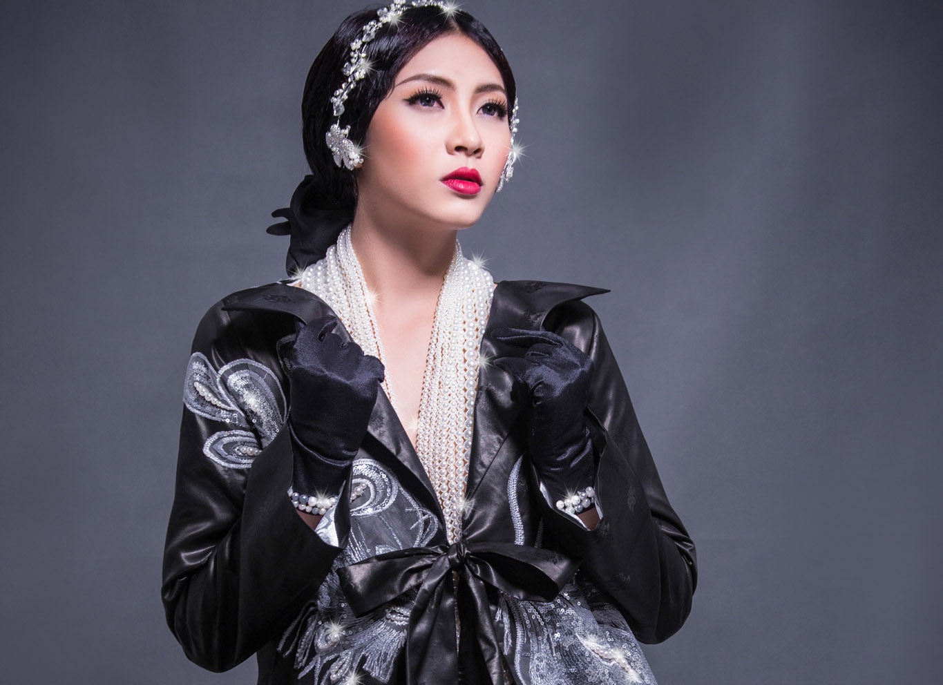 Hoa hau Dai duong hoa quy co co dien voi mot khong noi y hinh anh