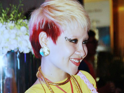 Sao Viet gay chu y voi mot toc doc hinh anh