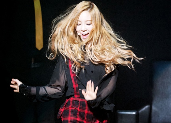 Ca si Han dau toc ru ruoi van xinh dep nhu thien than hinh anh