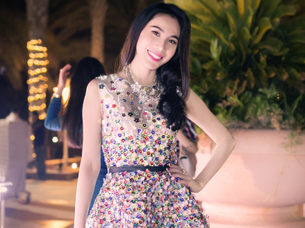Thuy Tien noi bat trong buoi tiec o Dubai hinh anh