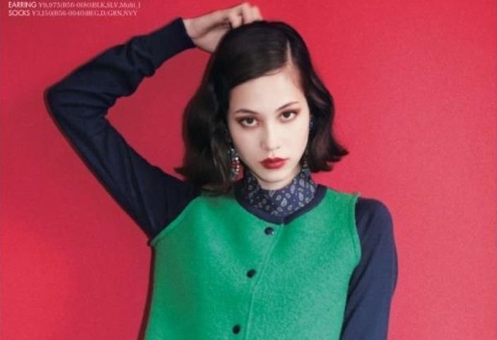 Gu thoi trang danh bay nguc lep cua ban gai G-Dragon hinh anh