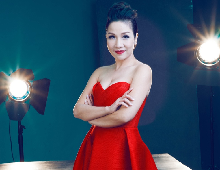 My Linh bat ngo thon gon voi vay ren quyen ru hinh anh