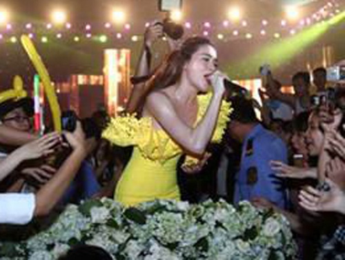 Giai nhiet con sot ve Ho Ngoc Ha Tour Xuyen Viet 2014 hinh anh