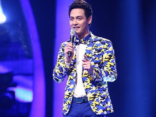 MC Phan Anh da phong cach voi 4 xu huong vest lich lam hinh anh