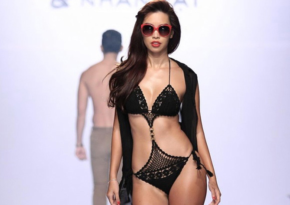 Nhung lan co tinh mac ho gay soc cua Ha Anh hinh anh