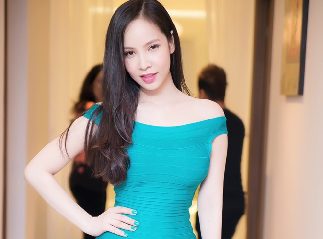 Ngoc Bich khoe tui Dior xa xi khong dung hang bat ky ai hinh anh