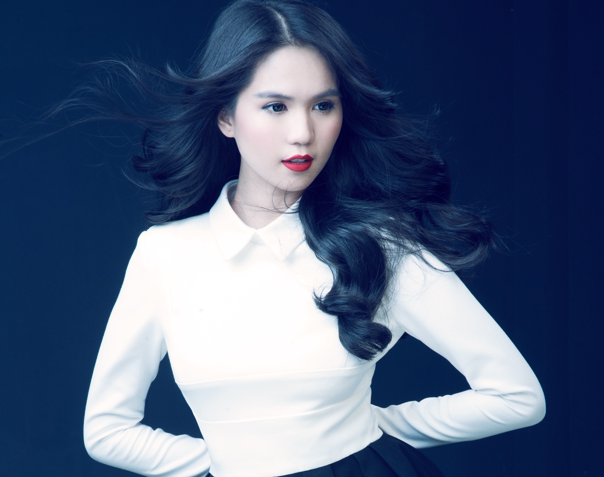 My nhan Vbiz cuon hut voi mot nu sinh trung hoc ngay tho hinh anh