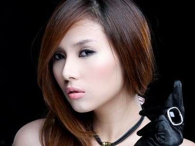 Vo Hoang Yen lam gay tay nu nguoi mau Tay? hinh anh