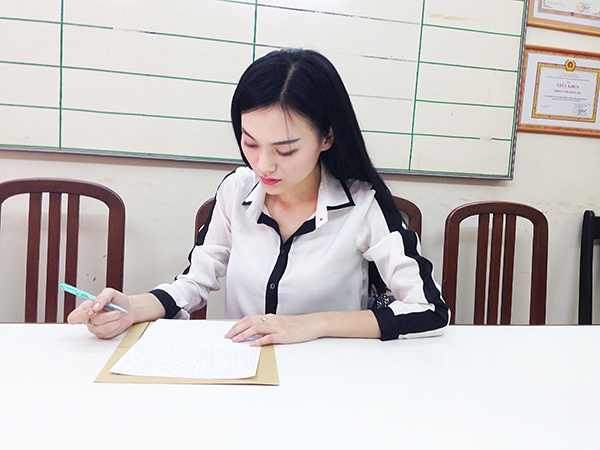 Nguoi dep Viet di thi chui bat ngo duoc giam tien phat hinh anh