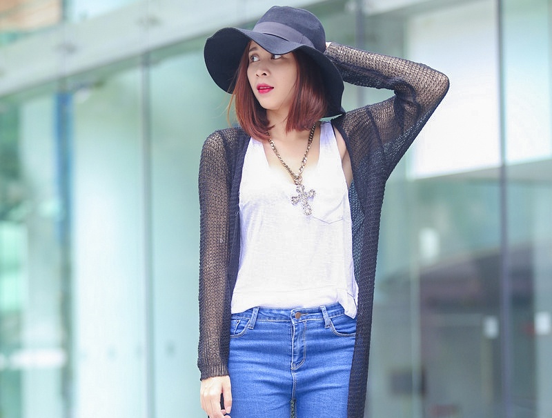 Luu Huong Giang dien cardigan luoi mong luot pho hinh anh