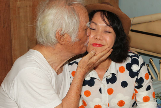 Viet Huong trao qua 12 trieu dong cho nhac si Nguyen Van Ty hinh anh