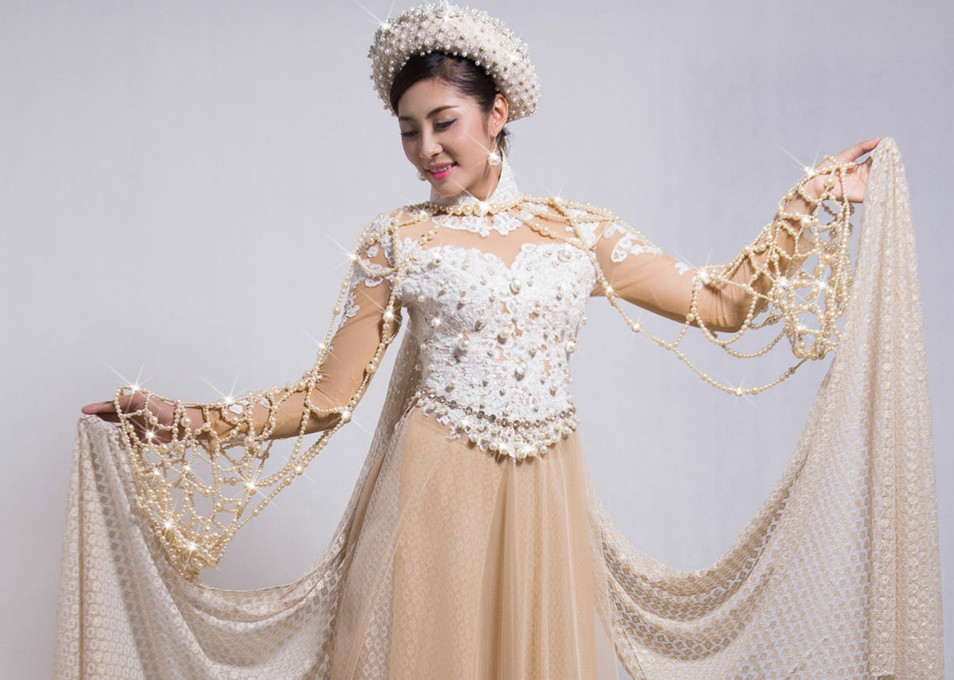 Dang Thu Thao kieu sa voi ao dai ngoc trai 5 ty dong hinh anh