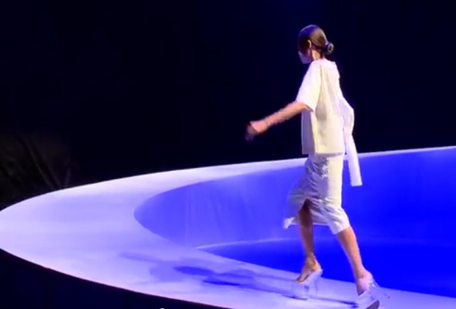 Thi sinh Next Top Model lieu xieu tren san catwalk xoan oc hinh anh