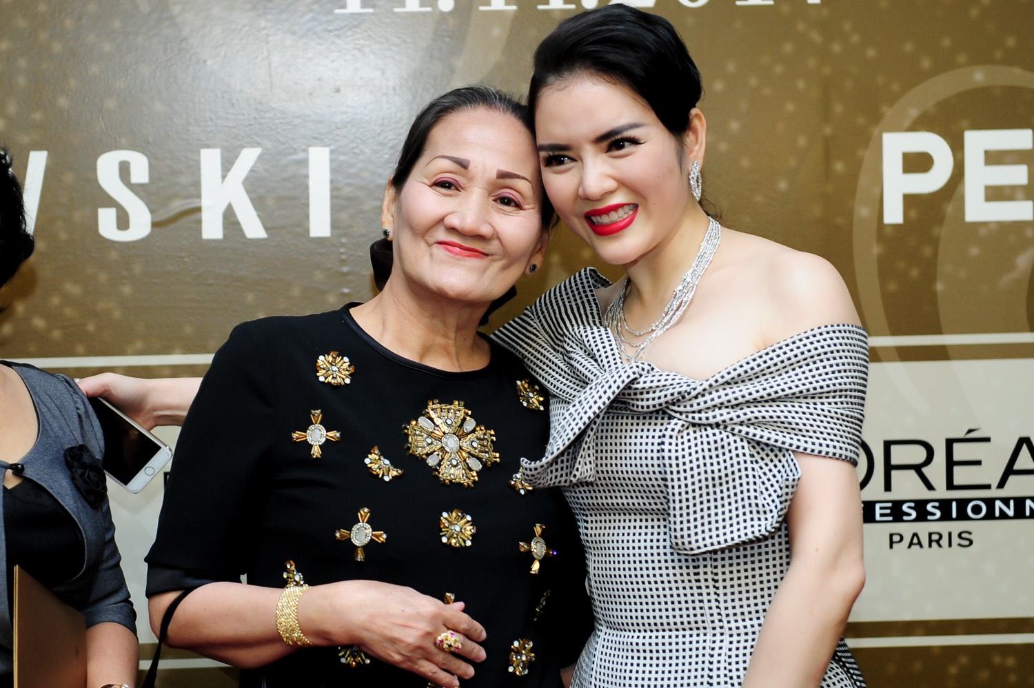 Me Ly Nha Ky den chuc mung con gai lam show ca nhan hinh anh