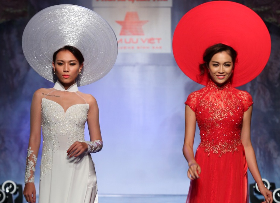 Le Hang - Dieu Huyen doi man khong lo len san dien hinh anh