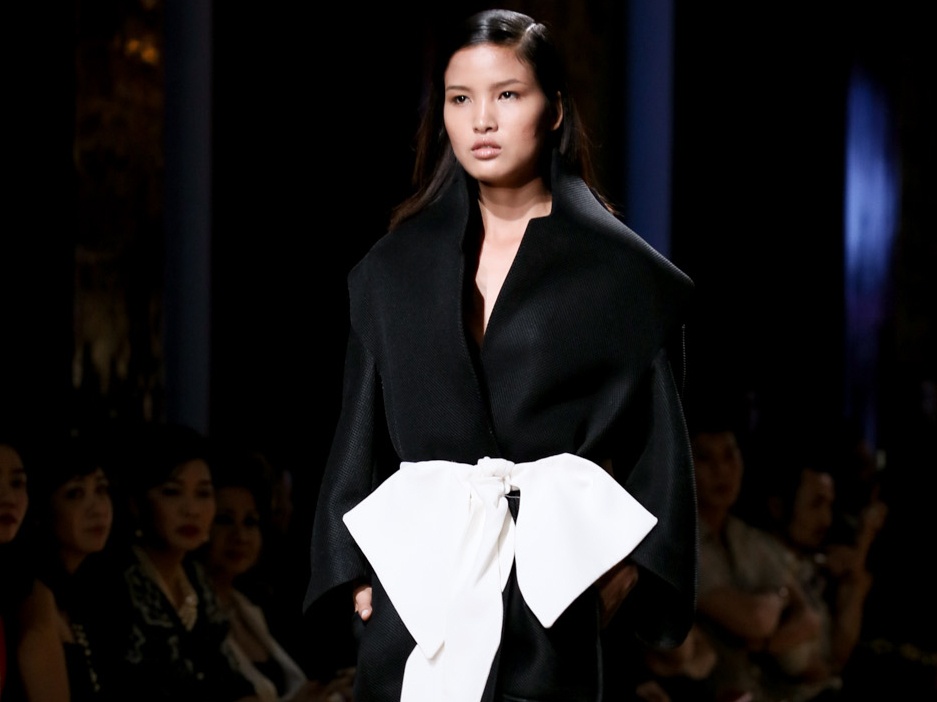 'Gai que' Cha Mi lam vedette show thoi trang Ly Nha Ky hinh anh