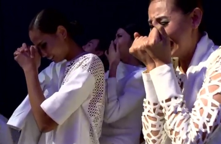 Thi sinh doi dien voi san dien catwalk xoan oc hinh anh