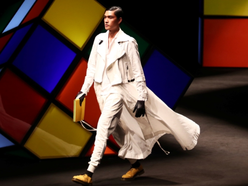 Nhung quy ong hao hoa tren san dien Elle Show hinh anh