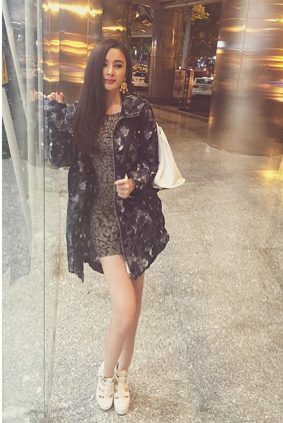 Angela Phuong Trinh dien street style hot nhat tuan qua hinh anh