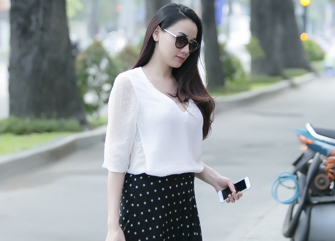 Trang Nhung bung bau 4 thang van sanh dieu xuong pho hinh anh