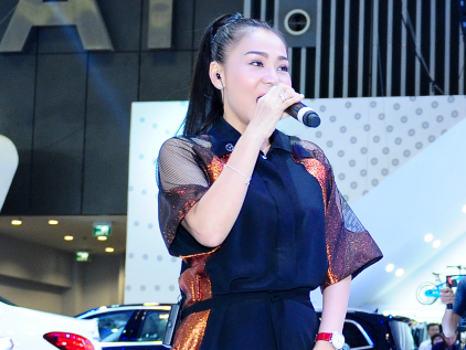 Thu Minh bieu dien rut re truoc nghi van mang bau hinh anh