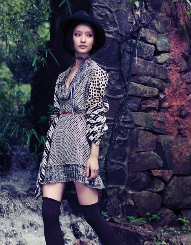 Du Juan sải bước trên sàn catwalk quốc tế trong show diễn của các ông lớn như Chanel, Valentino, Roberto Cavalli…