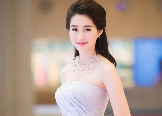 Hoa hau Thu Thao goi y tuyet chieu chon dam du tiec hinh anh