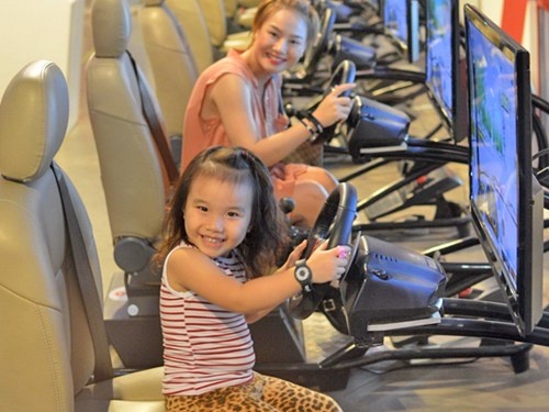 Thu Phượng và con gái.