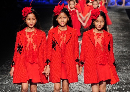 Mau nhi sinh ba lam vedette ket man show Do Manh Cuong hinh anh