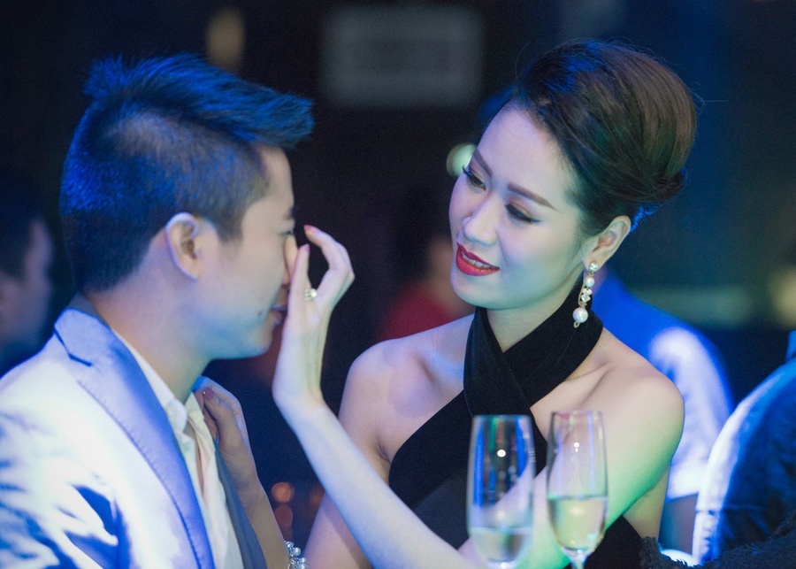 Duong Thuy Linh tinh tu ben chong doanh nhan hinh anh