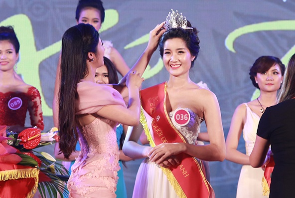 Khanh Huyen dang quang Nguoi dep xu Thanh 2014 hinh anh