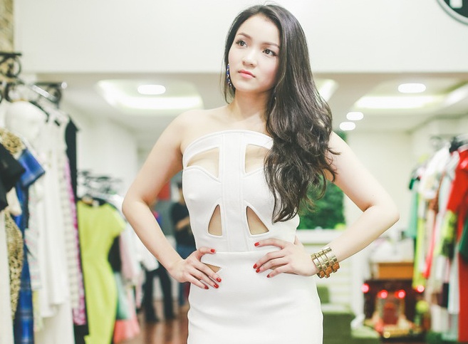 Thuy Top trang bi vay cut-out tao bao du su kien thoi trang hinh anh