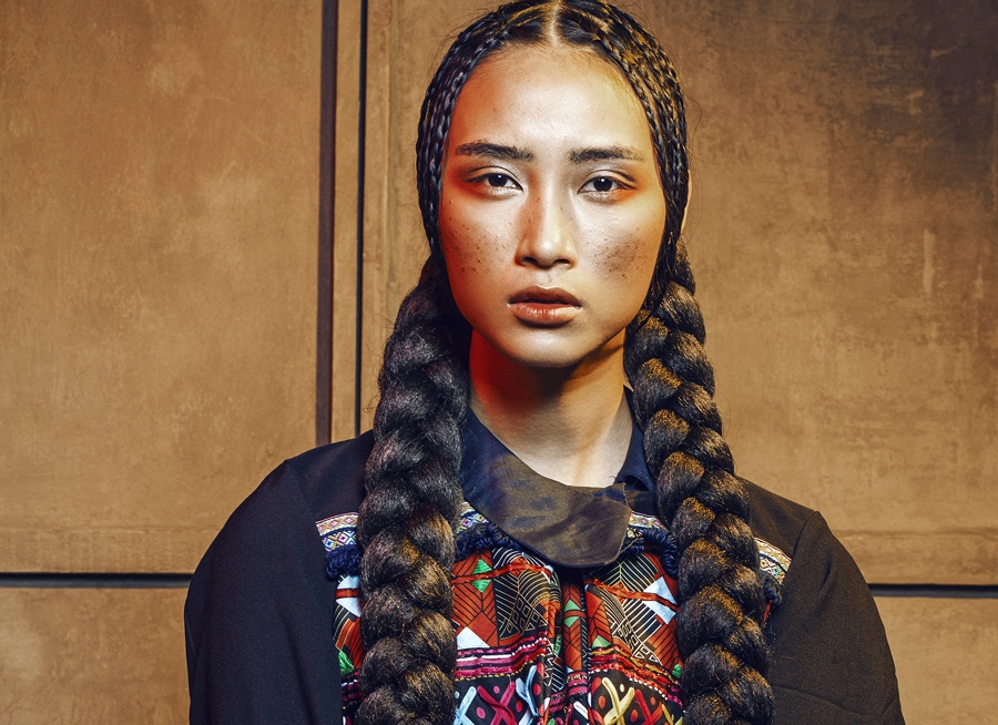 Trang Khieu gay chu y tren tap chi thoi trang Phap hinh anh