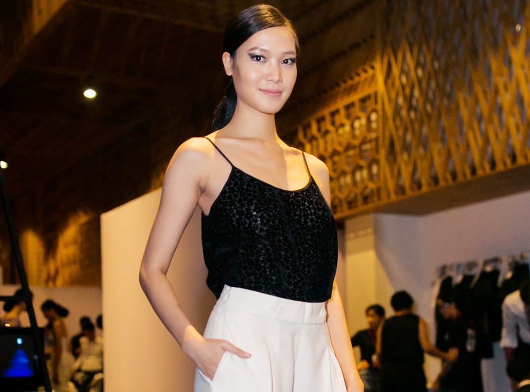 Chan dai Viet dien mot do ngu phong khoang phia hau truong hinh anh